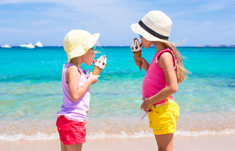 Kids on the beach eating ice cream